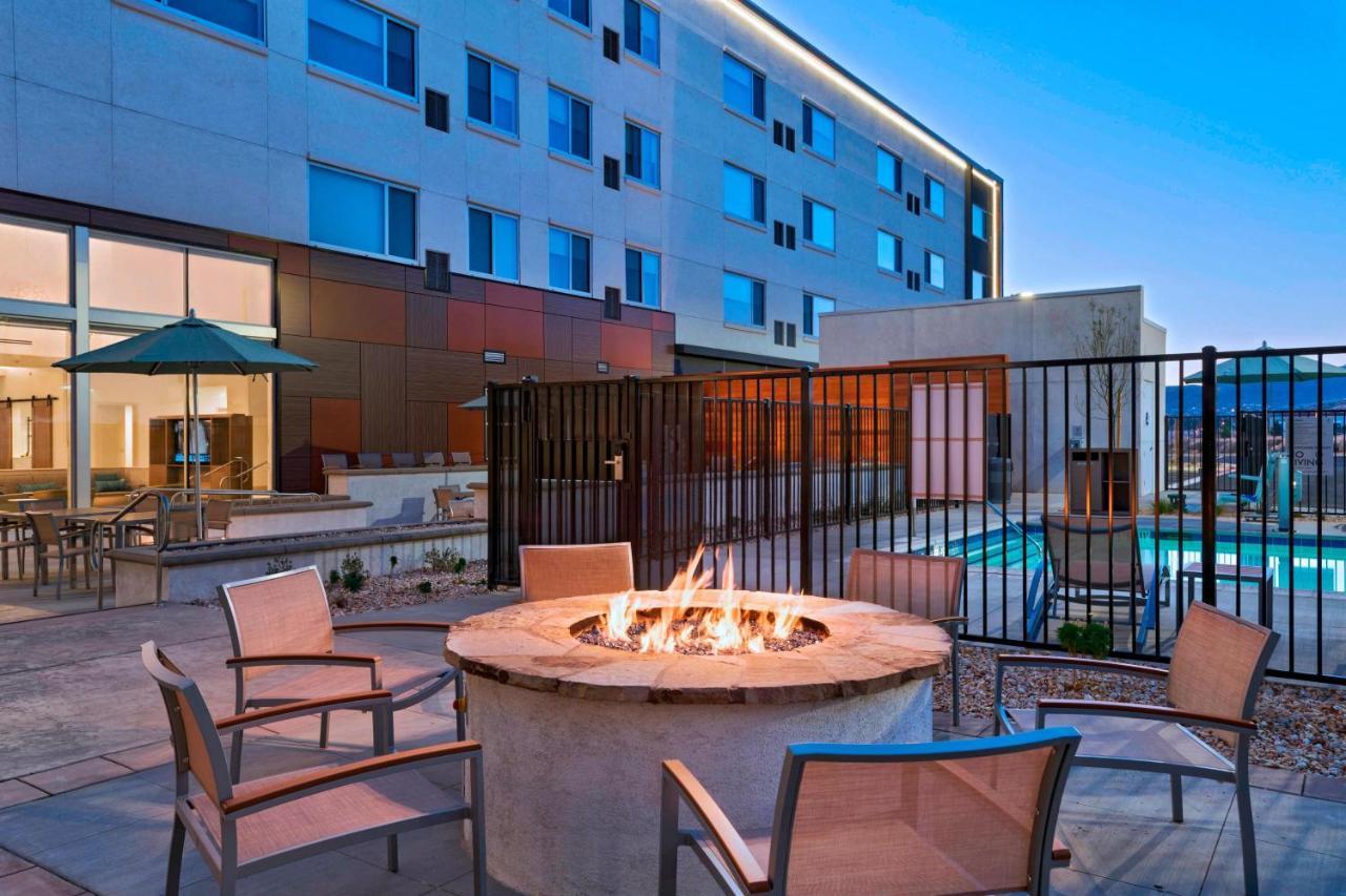 Element Palmdale Hotel Bagian luar foto